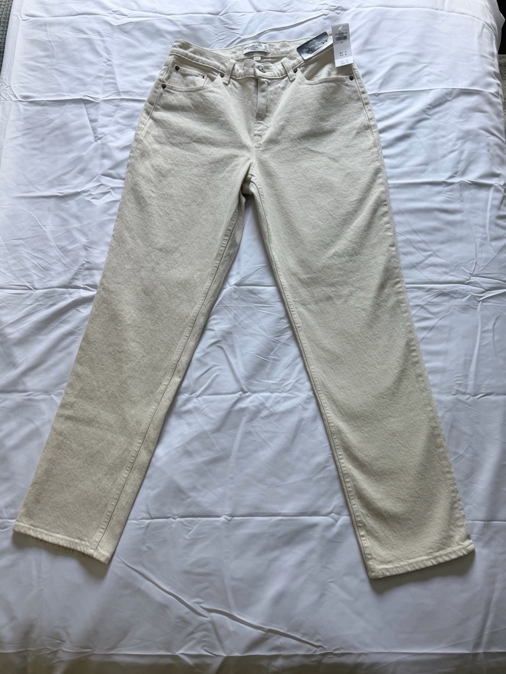 NWT Abercrombie and Fitch Mid-rise 90’s Straight Cream Denim Jeans, size 28